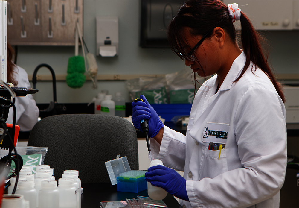 Official_9403V_Sample-Testing-Vomitoxin_Kit-Photo.png