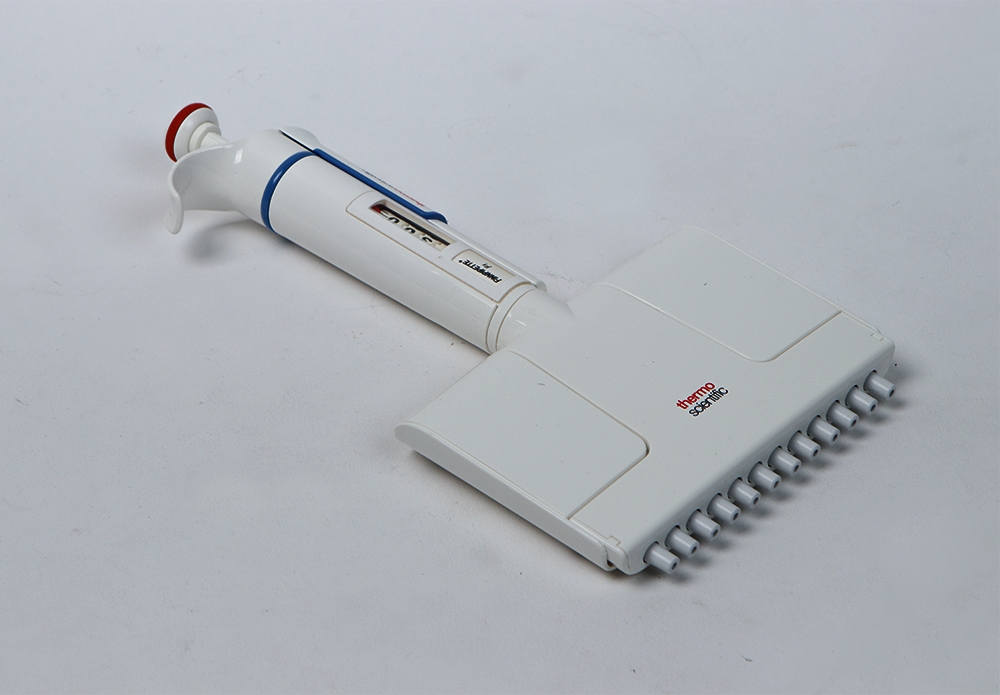 Official_9273_12-Channel-Pippetor-300uL_Kit-Photo.png